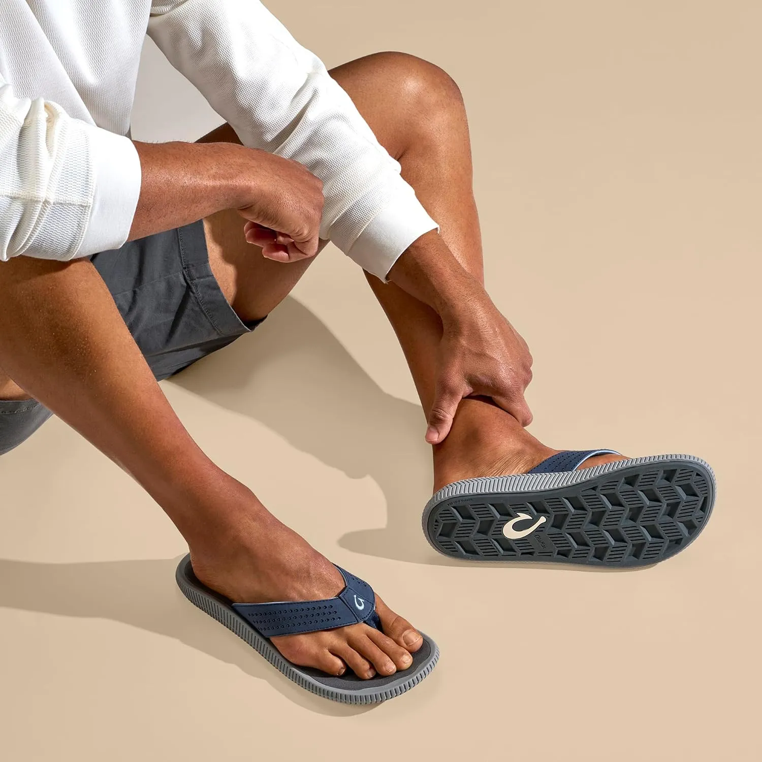 OLUKAI Ulele Men's Beach Sandals, Water Resistant Flip Flops, Arch Support & Comfort Fit, Lightweight & Durable, Enhanced Grip & Traction